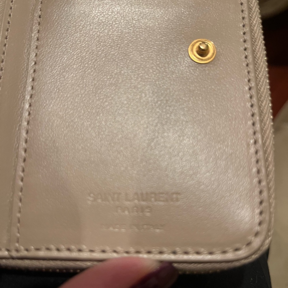 Saint Laurent  Joan bifold Beige Chevron Wallet, authentic - Picture 4 of 12